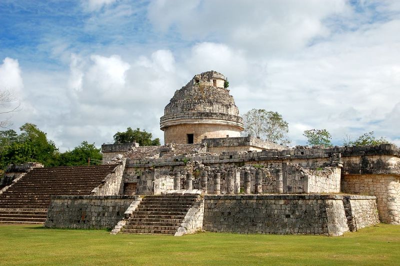 File:El-caracol-observatorio-astronomico-de-chichen-itza 345310.jpg