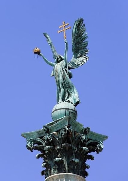 File:Adesivi-arcangelo-gabriele-statua-a-budapest.jpg