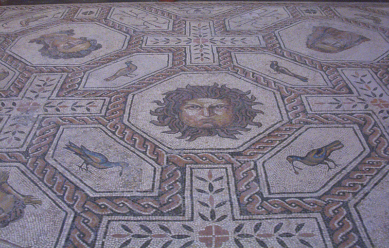 File:Mosaico Medusa y estaciones (M.A.N. Madrid) 02.jpg