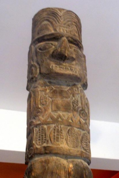 File:Pachacamac Toetm pole.jpg