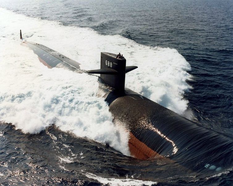 File:USS Los Angeles0868802.jpg