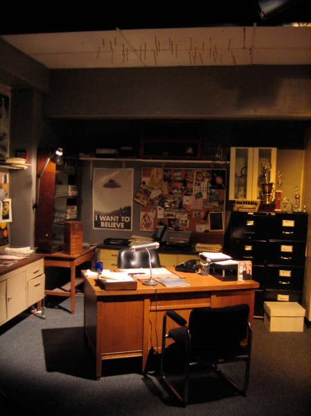 File:Mulder´s office.jpg